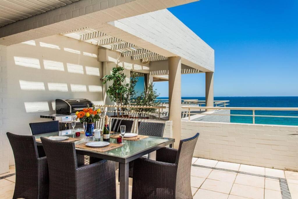 Beach View Apartment In Cottesloe Perth Esterno foto