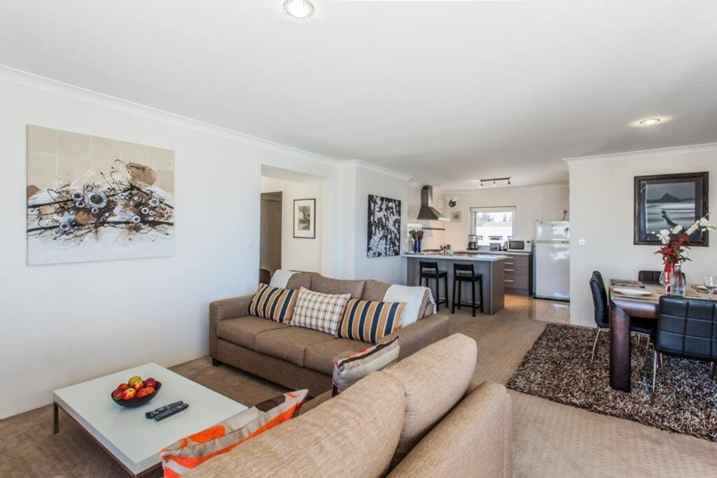 Beach View Apartment In Cottesloe Perth Esterno foto